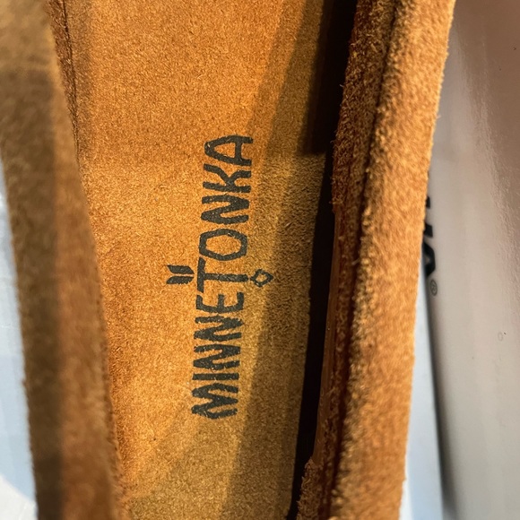 NIB Minnetonka Brown Suede Beaded Fringe  Soft Moccasin, big girl size 2 - Picture 6 of 8